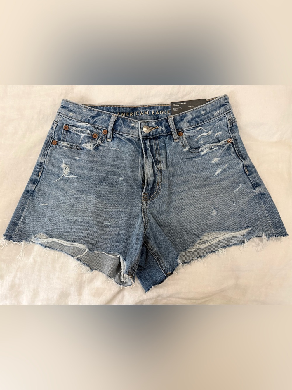 American Eagle Outfitters Relaxed Short • Super High Rise • Size 4 (27w)